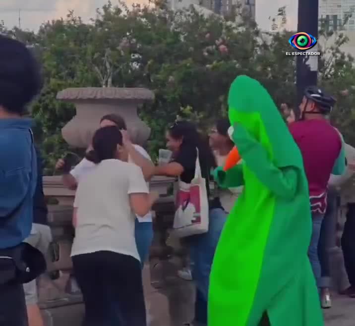 Aficionado mexicano apoya a Cabo Verde en partido de eliminatorias
