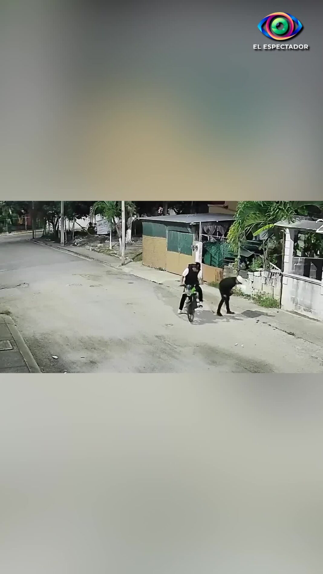 Asaltan a joven en Cancún captado por cámaras de seguridad