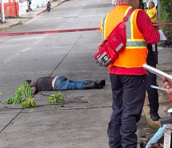 Hallan sin vida a hombre en vía pública de Catemaco