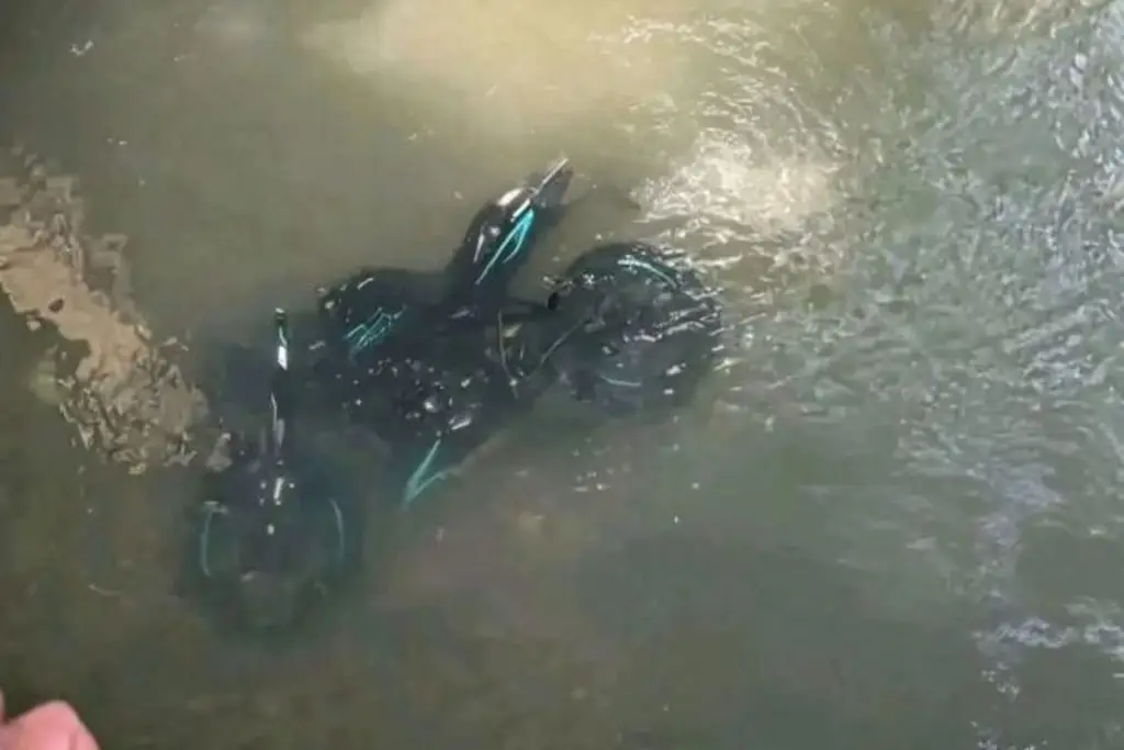 Motociclista muere tras caer al río San Antonio en Ixtaczoquitlán