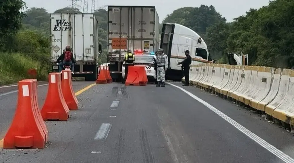 Accidente cierra la autopista La Tinaja–Paso del Toro en el kilómetro