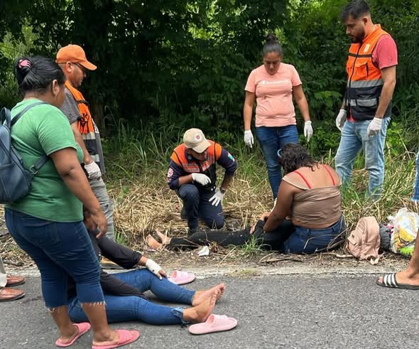 Dos adolescentes resultan lesionadas tras accidente en Tierra Blanca