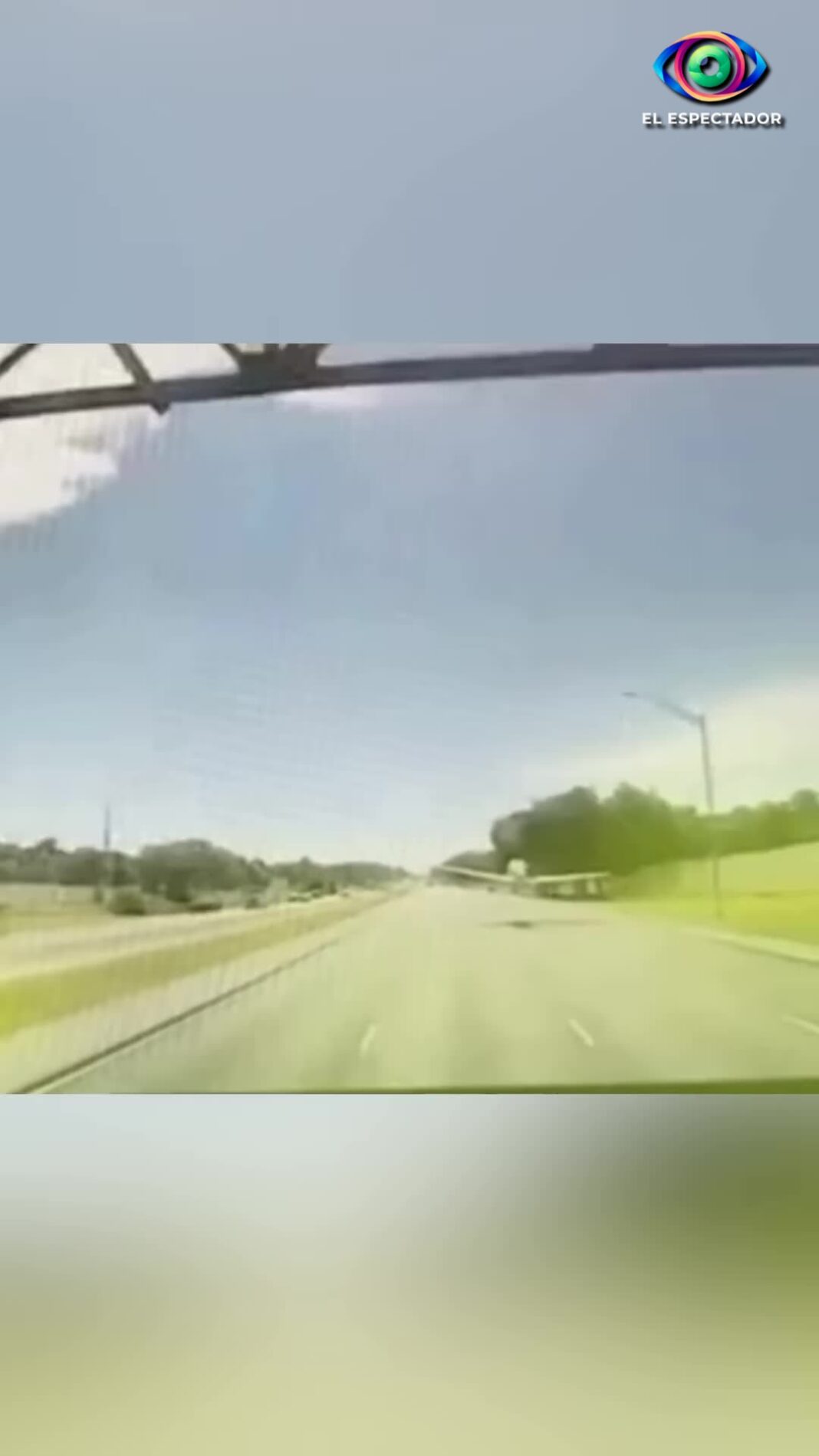 Avioneta aterriza de emergencia en autopista de Florida