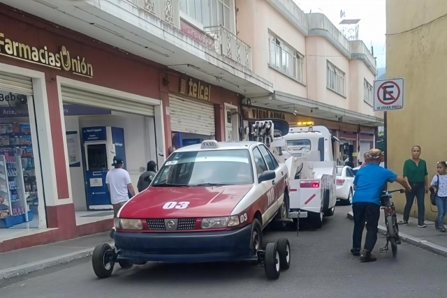 Detienen a taxista que presuntamente embistió a policía vial en Orizab