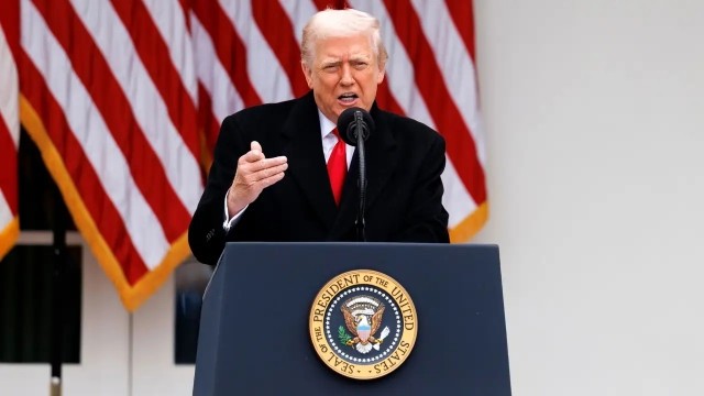 Donald Trump declara el estrecho de Ormuz nuevo territorio estadounide