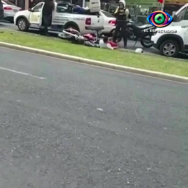 Motociclista acusado huyó tras colisionar durante persecución