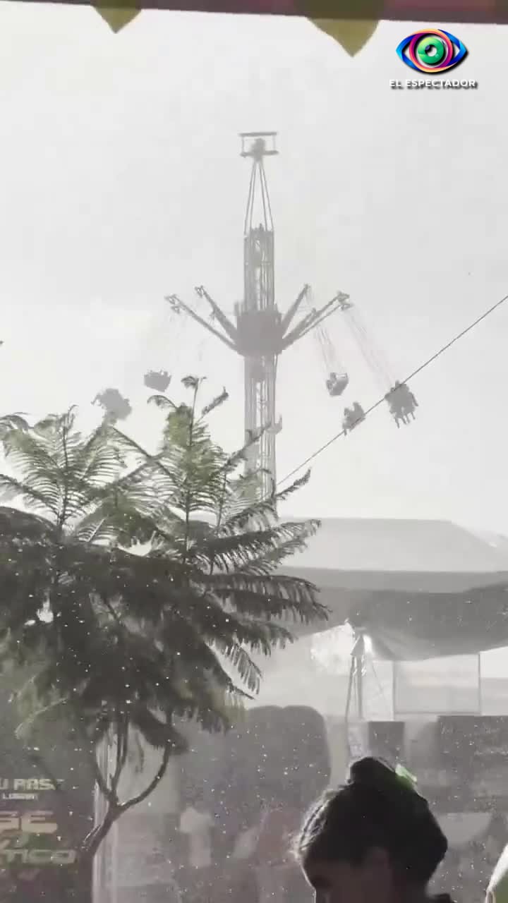 Tormenta sorprende a visitantes en Feria Estatal de León