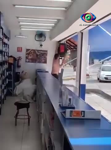 Vecino de Veracruz reclama por ruido excesivo de botarga del Dr. Simi