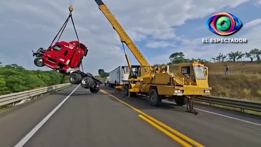 Carretera Poza Rica–Totomoxtle cerrada en el km 183 este 15 de septiem