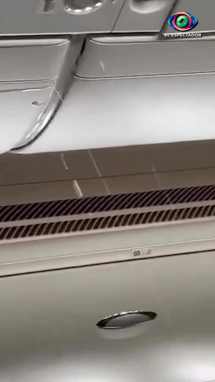 Pasajeros filman filtración de agua en vuelo de Dubái a Estamb